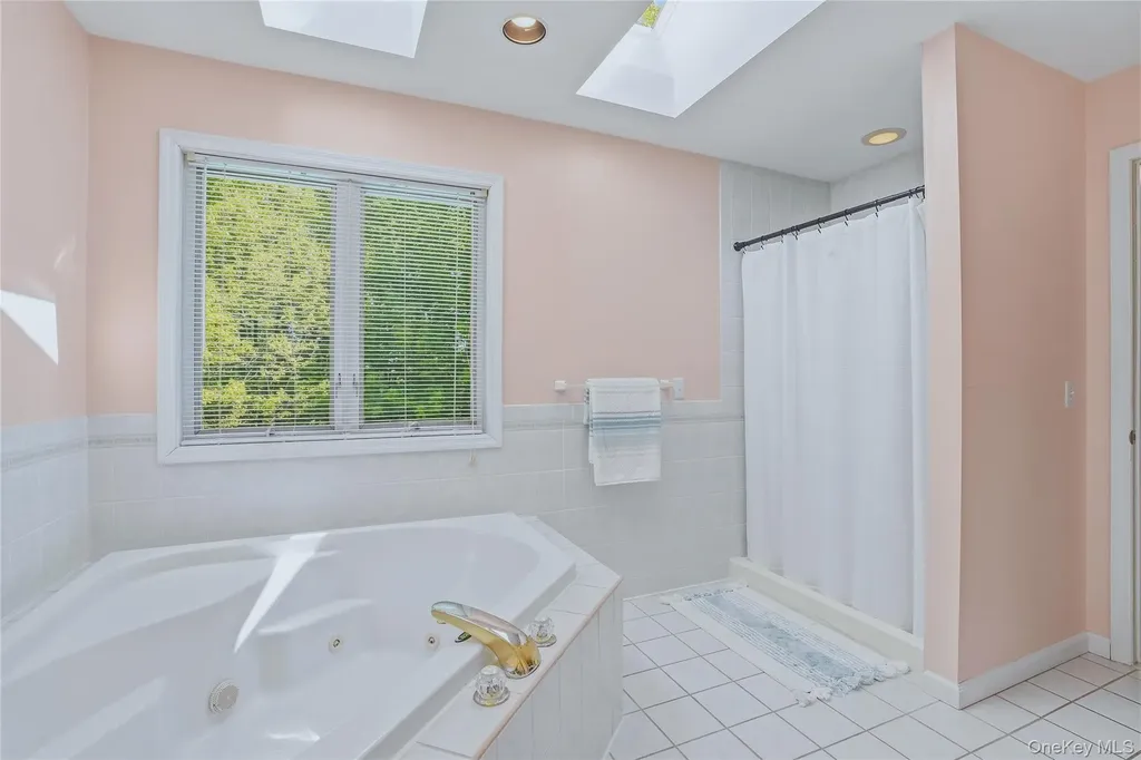 2 Windsor Lane Cornwall NY 12518