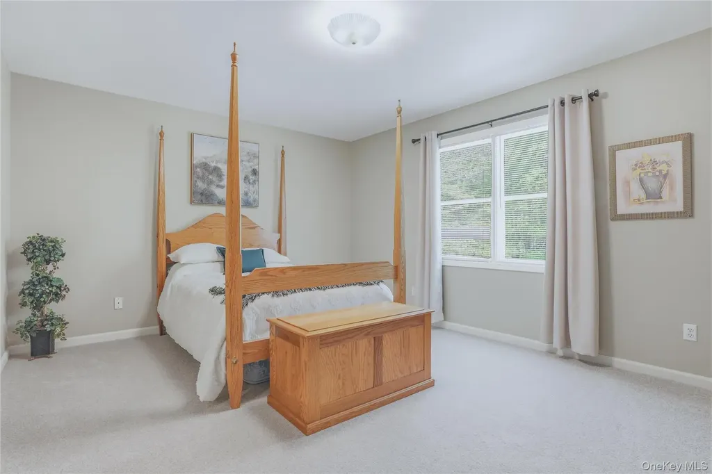 2 Windsor Lane Cornwall NY 12518
