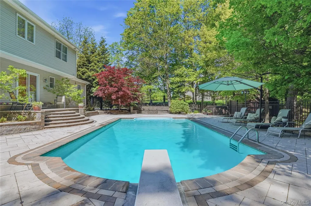 2 Windsor Lane Cornwall NY 12518