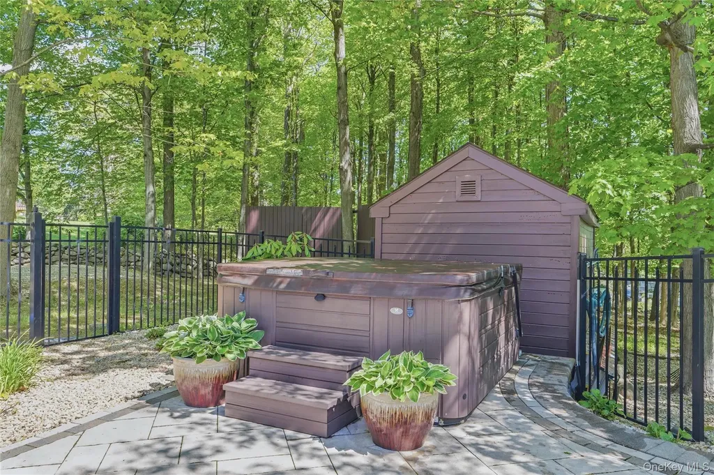 2 Windsor Lane Cornwall NY 12518