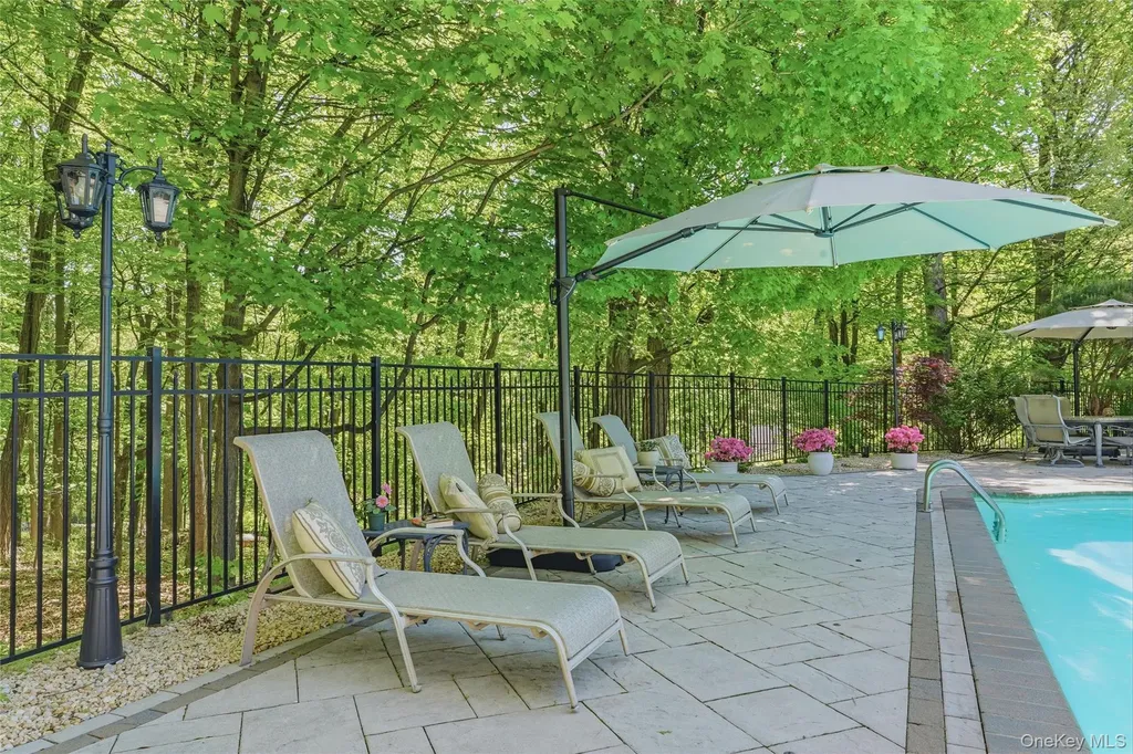 2 Windsor Lane Cornwall NY 12518