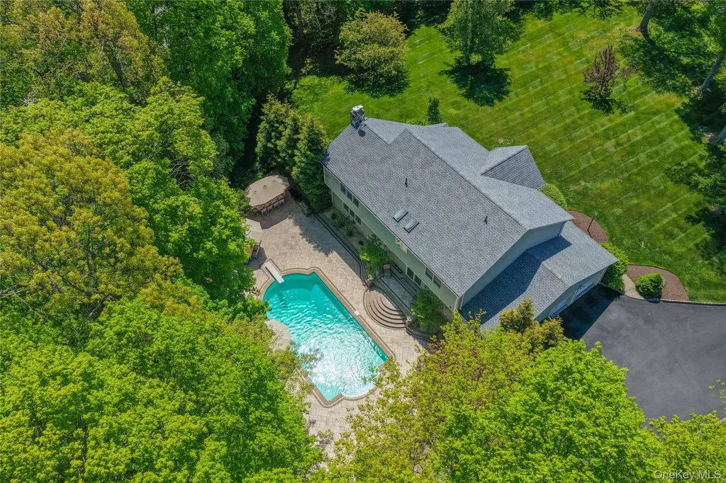 2 Windsor Lane Cornwall NY 12518