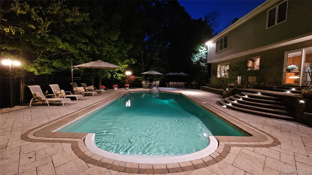 2 Windsor Lane Cornwall NY 12518