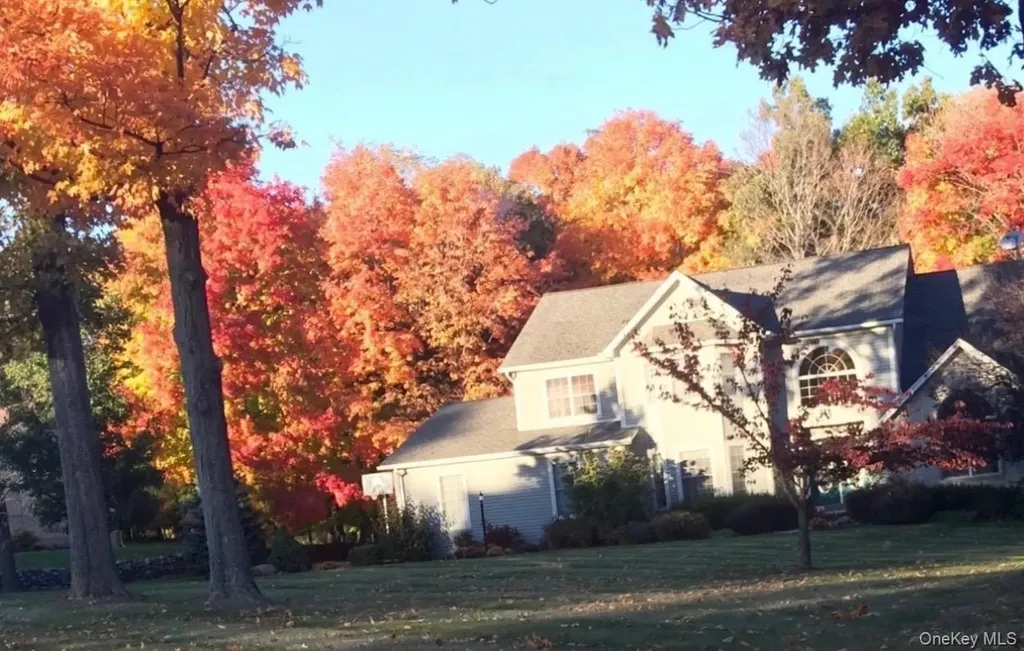 2 Windsor Lane Cornwall NY 12518