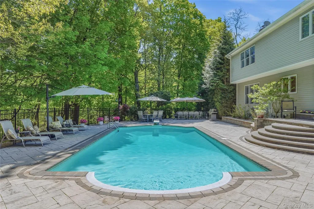 2 Windsor Lane Cornwall NY 12518