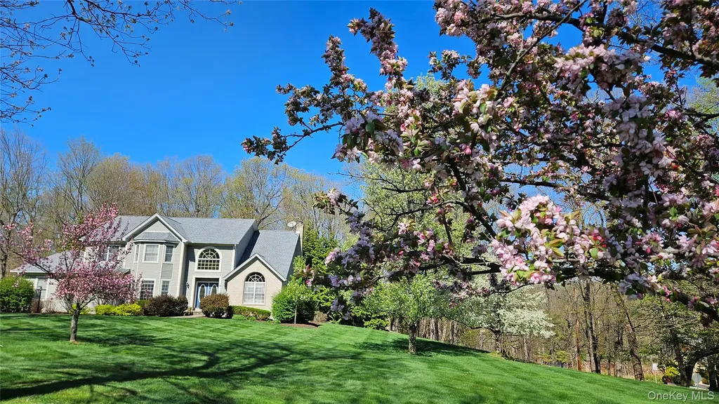 2 Windsor Lane Cornwall NY 12518