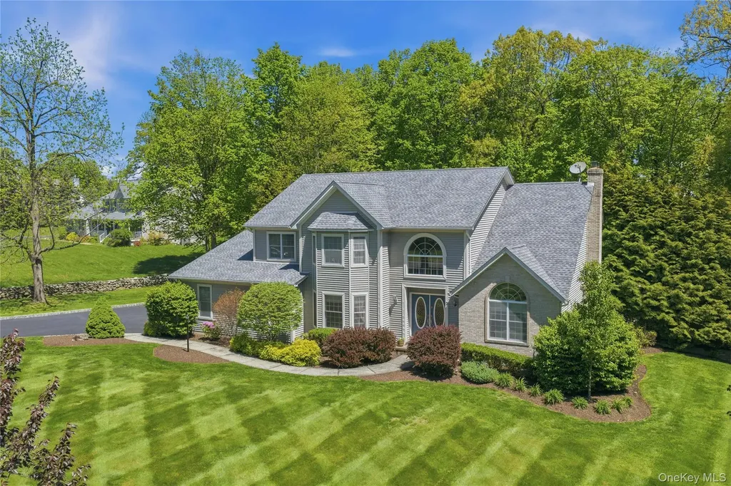 2 Windsor Lane Cornwall NY 12518
