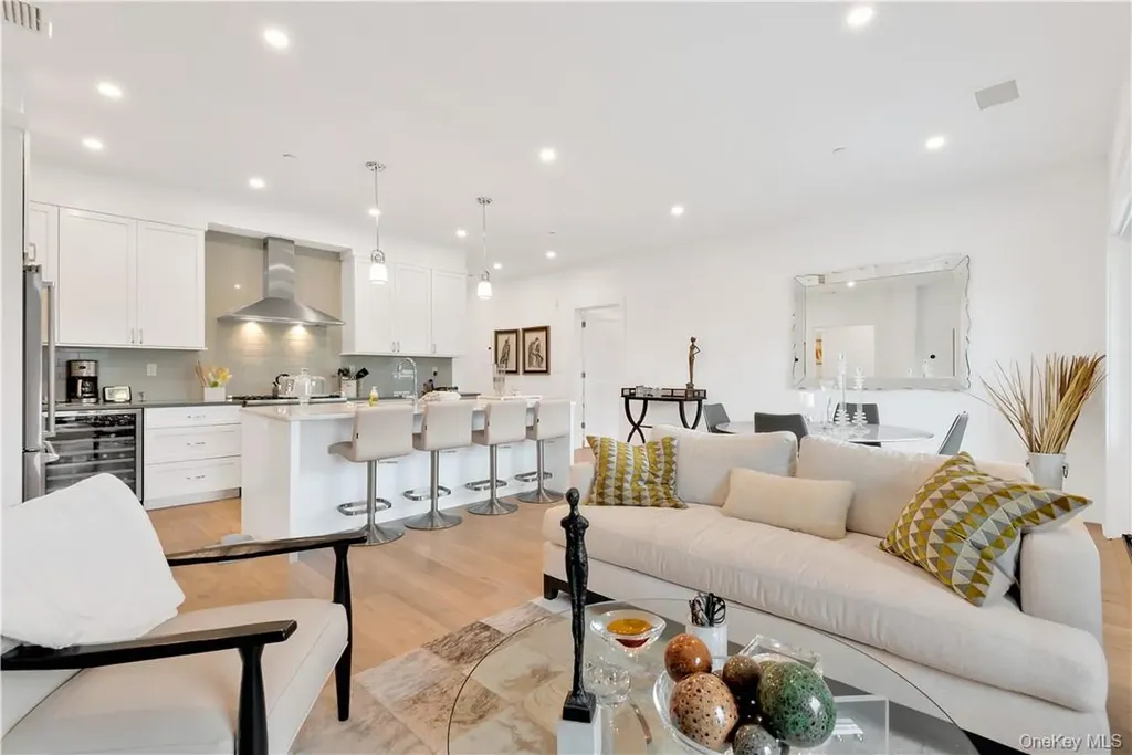 8 Boulevard W Pelham NY 10803