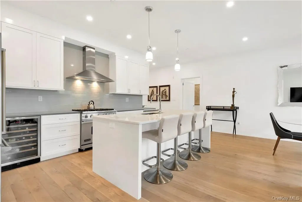 8 Boulevard W Pelham NY 10803