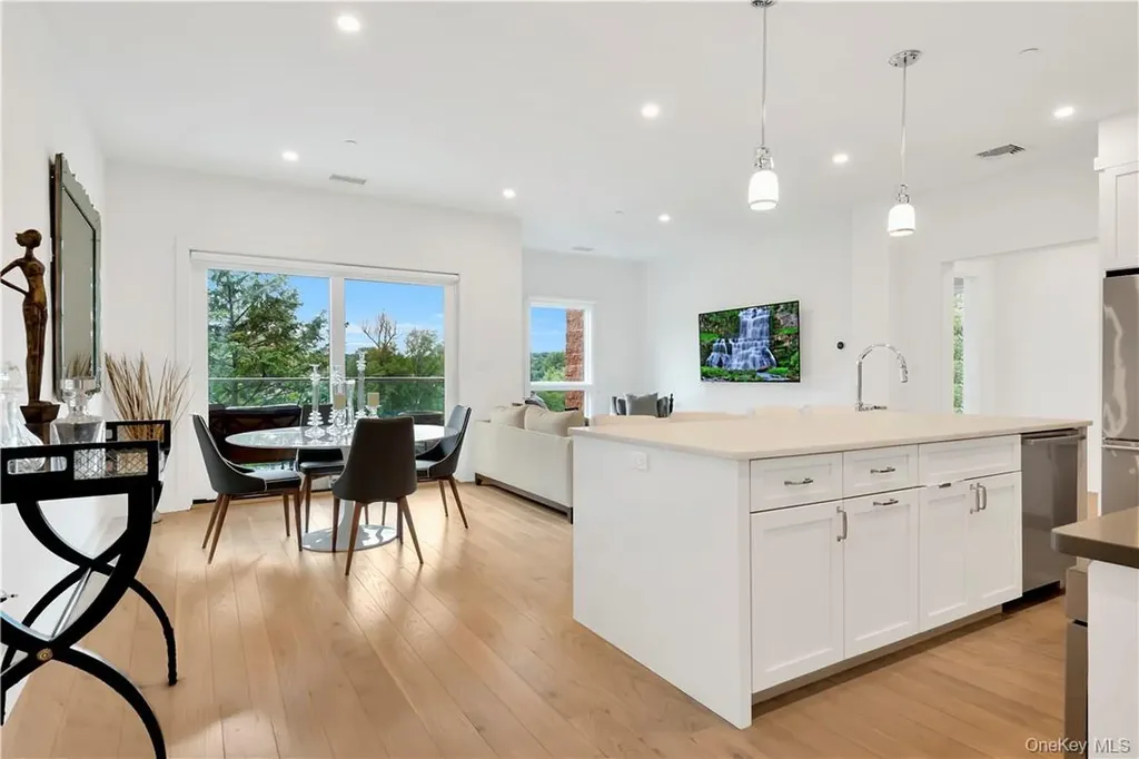 8 Boulevard W Pelham NY 10803