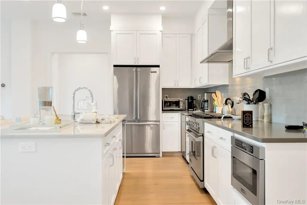8 Boulevard W Pelham NY 10803