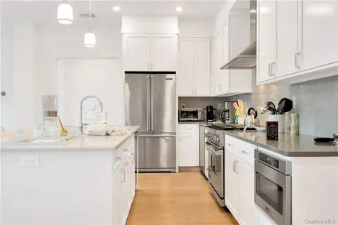 8 Boulevard W Pelham NY 10803