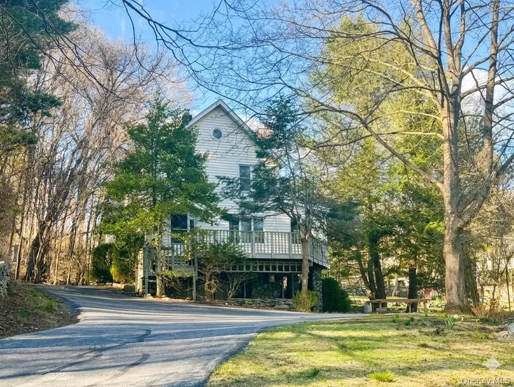 147 Stoneleigh Avenue Carmel NY 10512