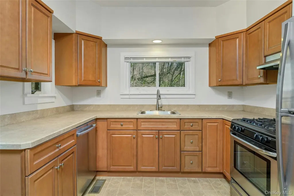 147 Stoneleigh Avenue Carmel NY 10512