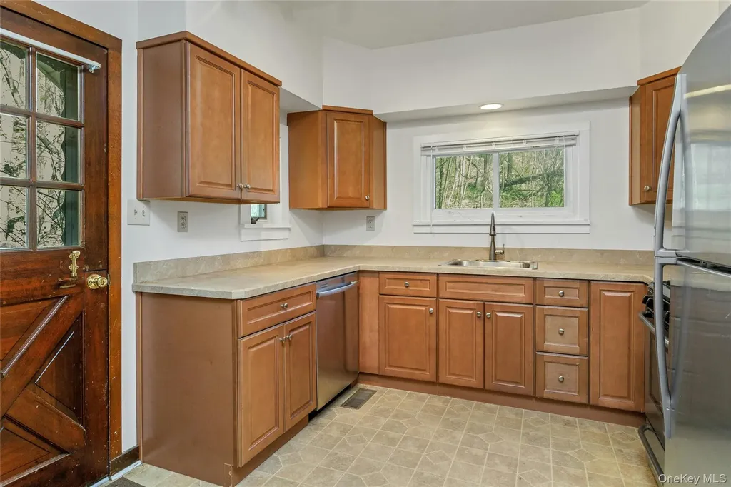 147 Stoneleigh Avenue Carmel NY 10512