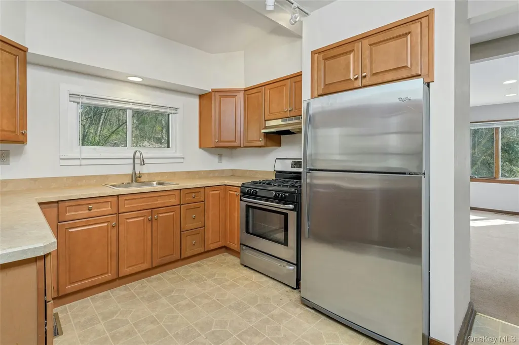 147 Stoneleigh Avenue Carmel NY 10512