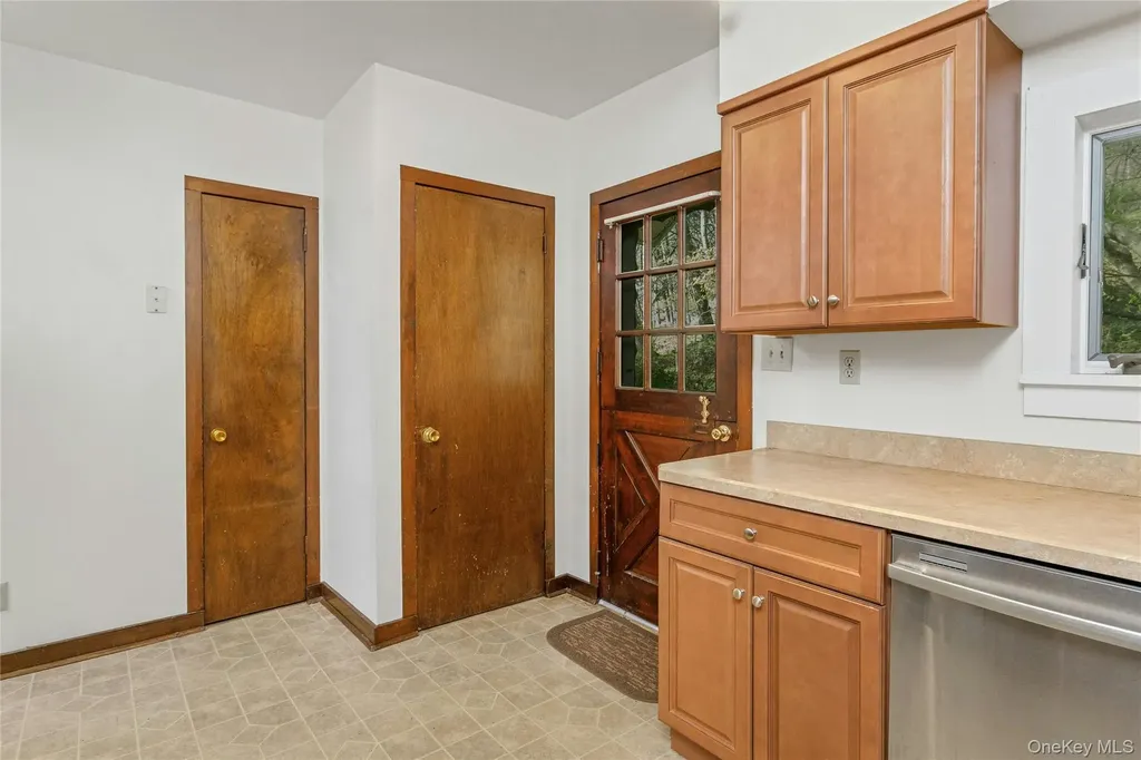147 Stoneleigh Avenue Carmel NY 10512
