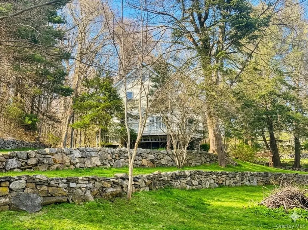 147 Stoneleigh Avenue Carmel NY 10512