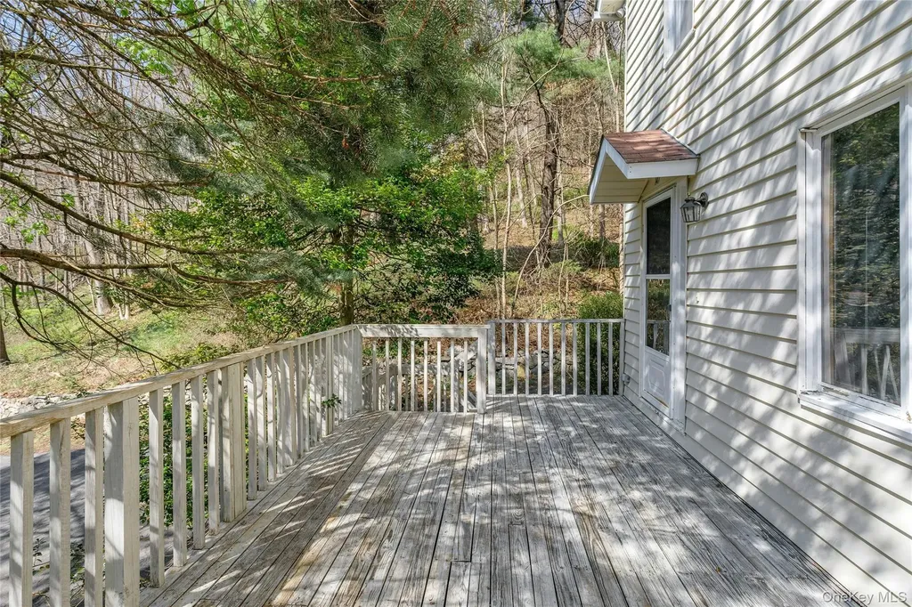 147 Stoneleigh Avenue Carmel NY 10512