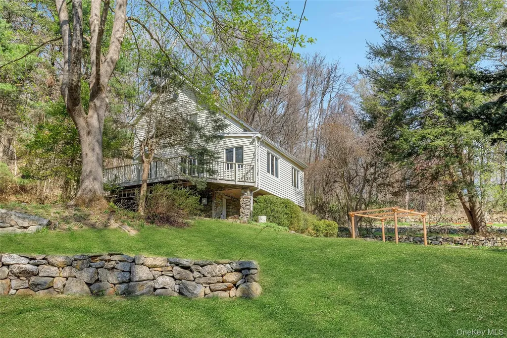 147 Stoneleigh Avenue Carmel NY 10512