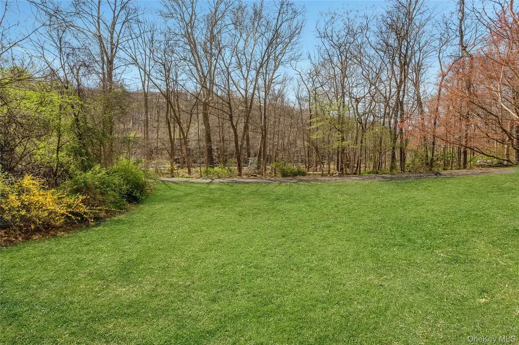 147 Stoneleigh Avenue Carmel NY 10512