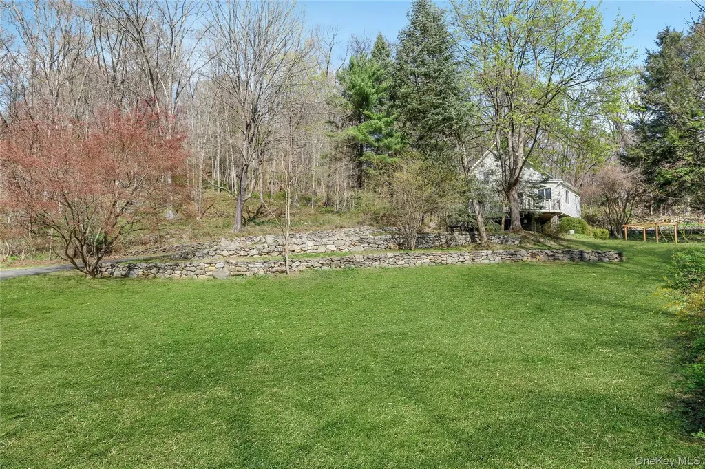 147 Stoneleigh Avenue Carmel NY 10512