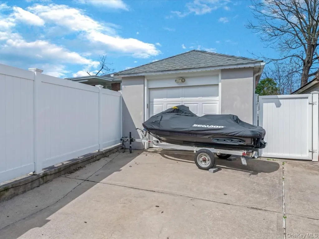 146-07 17th Avenue Whitestone NY 11357