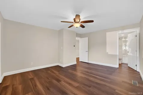 51 Jefferson Oval Yorktown Heights NY 10598