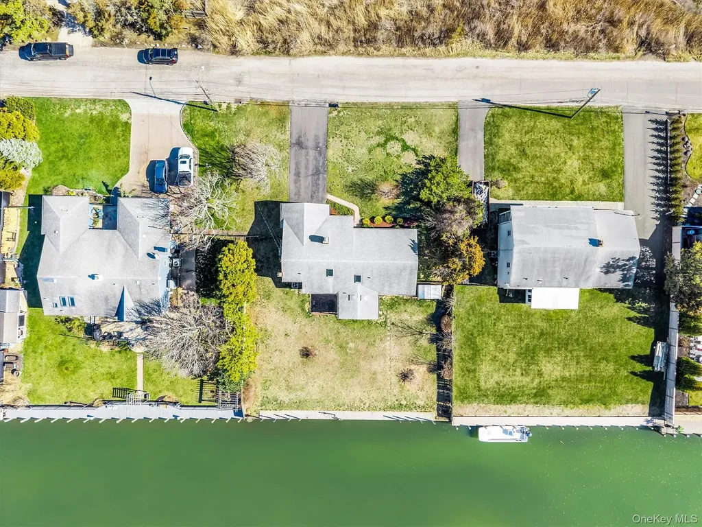 7 Lindner Court Brookhaven NY 11719