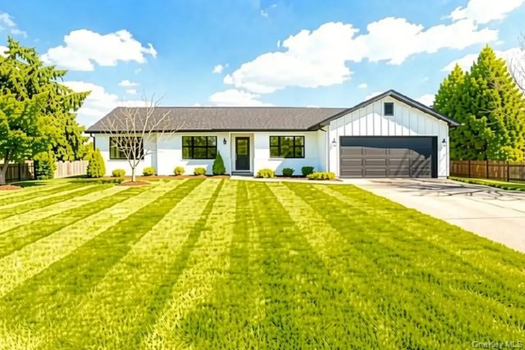 7 Lindner Court Brookhaven NY 11719