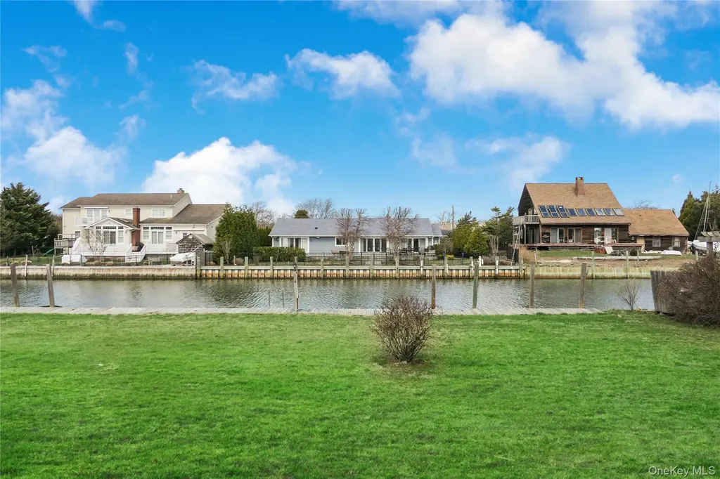 7 Lindner Court Brookhaven NY 11719