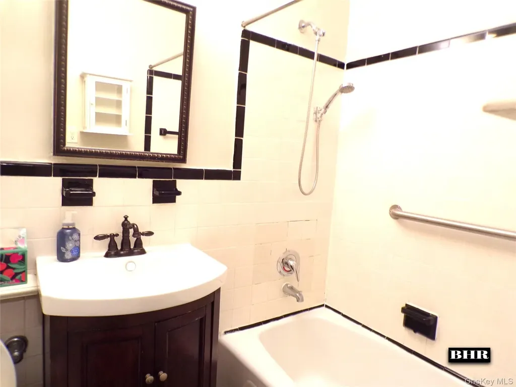 2265 Gerritsen Avenue Brooklyn NY 11229