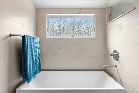 76 Island View Drive W Sag Harbor NY 11963