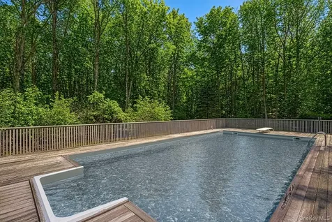 76 Island View Drive W Sag Harbor NY 11963