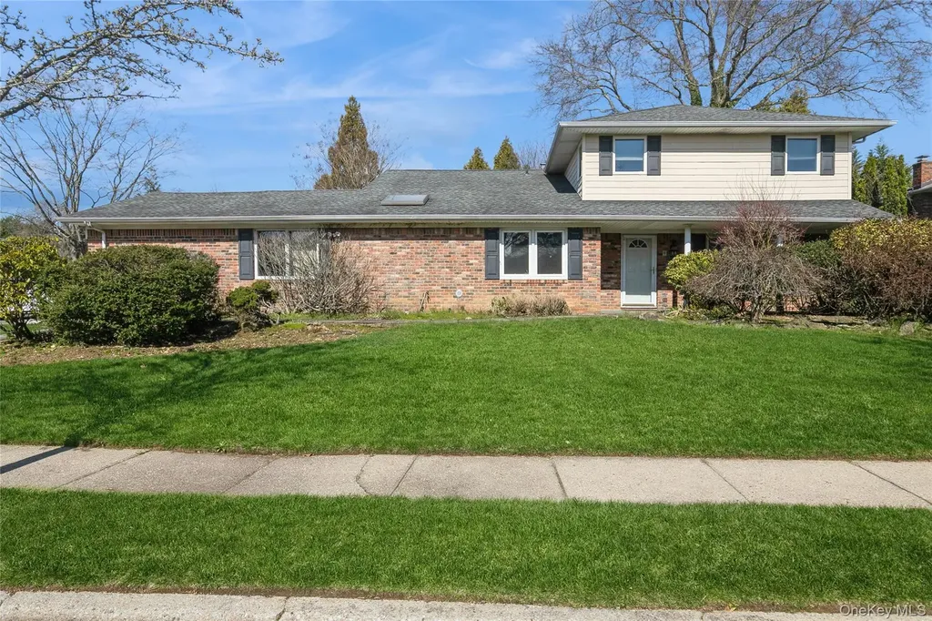 3 Clemson Lane Woodbury NY 11797