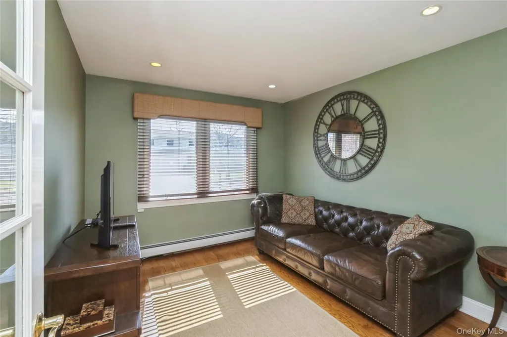 3 Clemson Lane Woodbury NY 11797