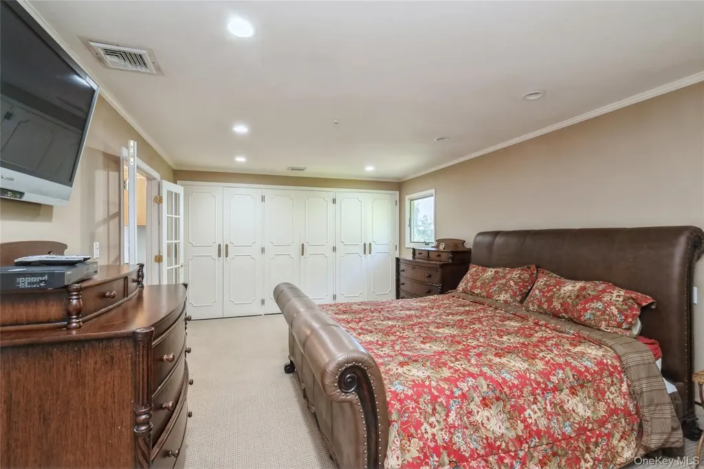 3 Clemson Lane Woodbury NY 11797