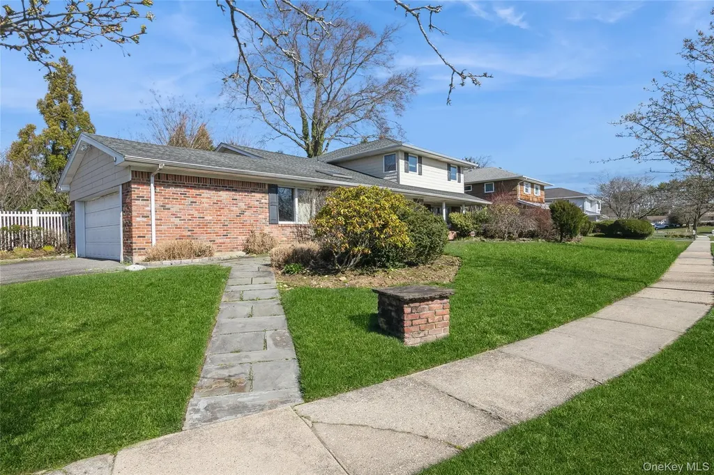 3 Clemson Lane Woodbury NY 11797