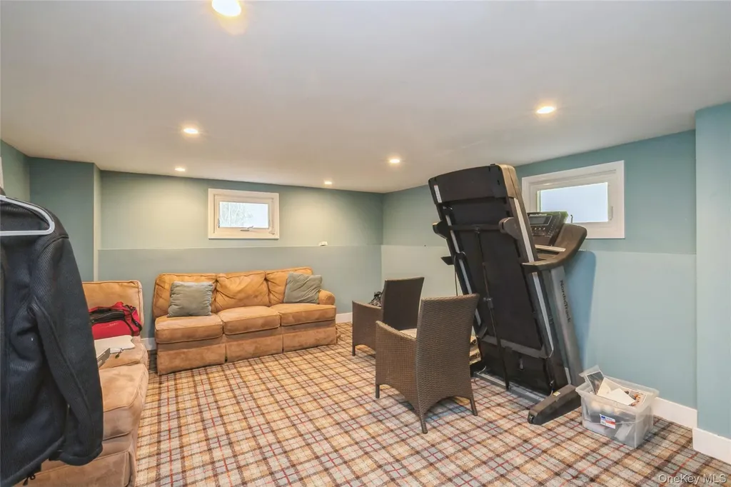 3 Clemson Lane Woodbury NY 11797