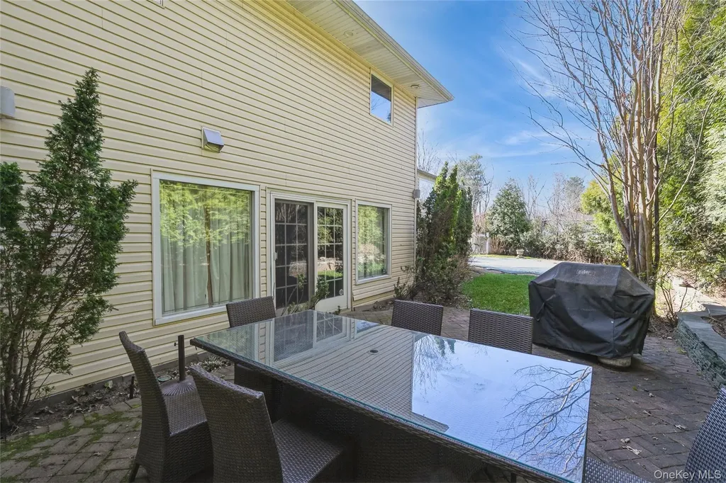 3 Clemson Lane Woodbury NY 11797
