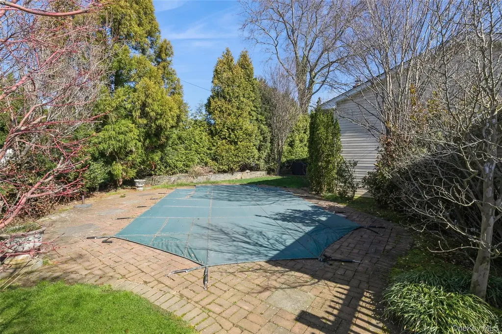 3 Clemson Lane Woodbury NY 11797
