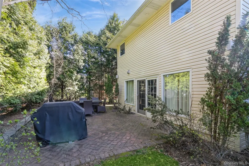 3 Clemson Lane Woodbury NY 11797
