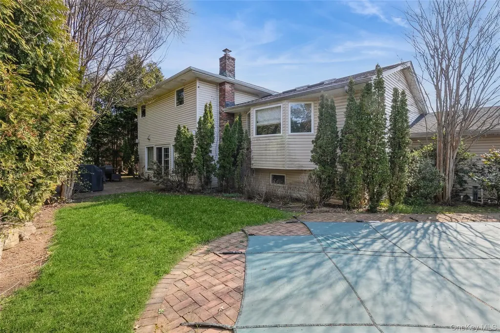 3 Clemson Lane Woodbury NY 11797