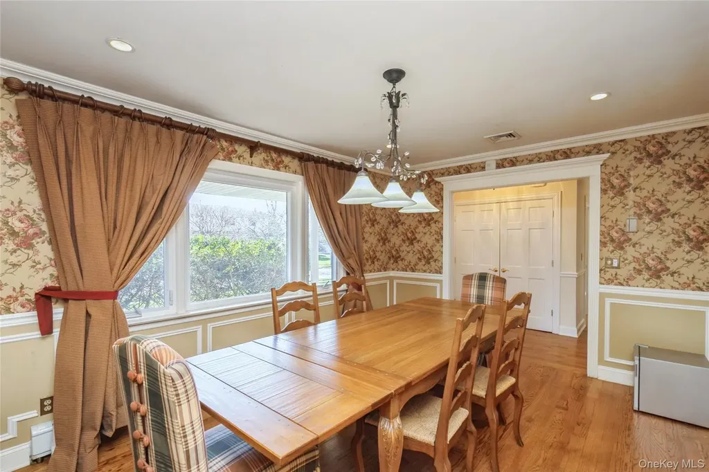 3 Clemson Lane Woodbury NY 11797