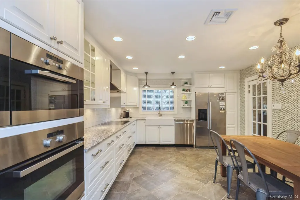 3 Clemson Lane Woodbury NY 11797
