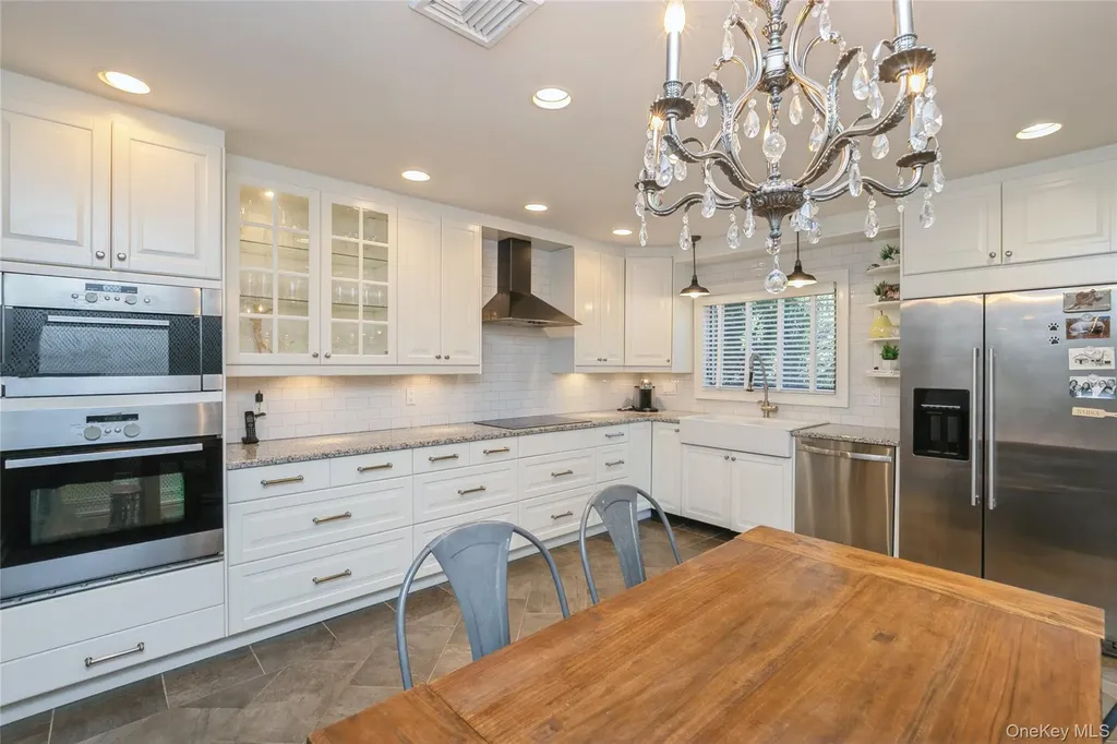 3 Clemson Lane Woodbury NY 11797