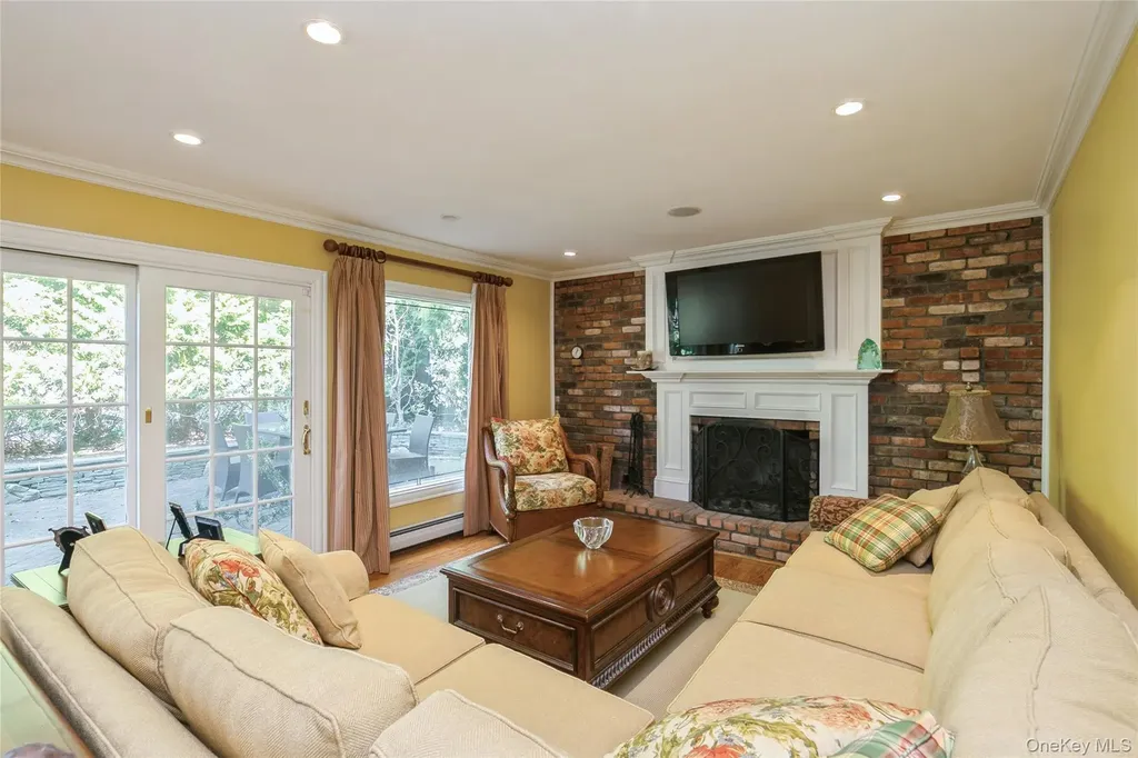3 Clemson Lane Woodbury NY 11797