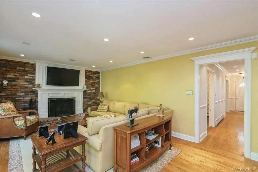 3 Clemson Lane Woodbury NY 11797