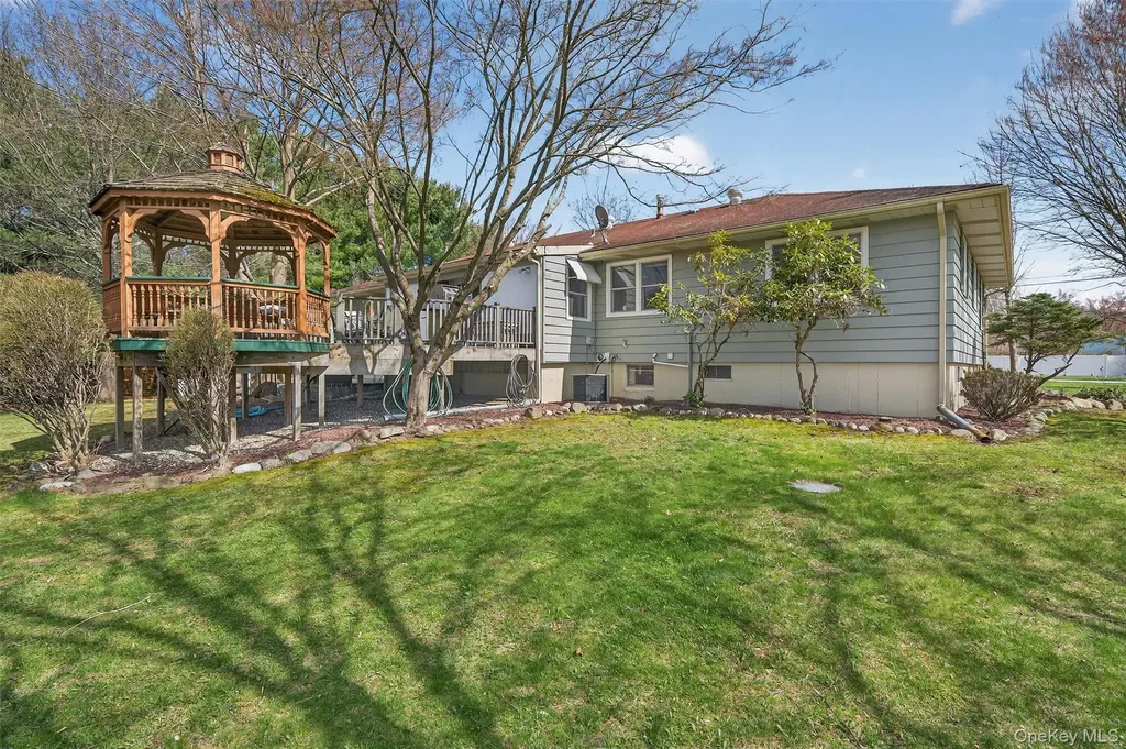 63 Ryerson Road New Hampton NY 10958