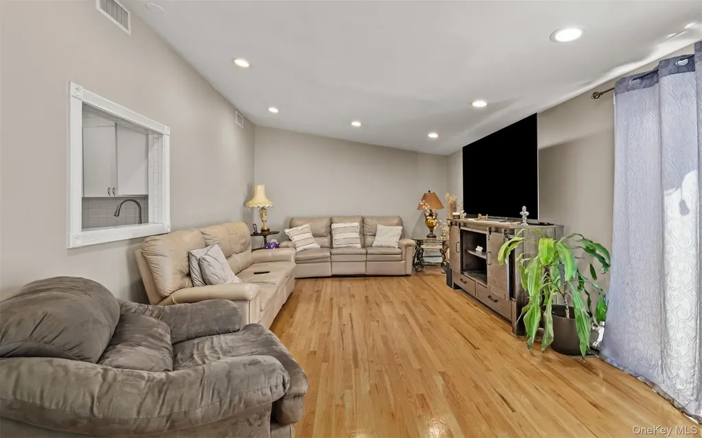 3976 Wicks Avenue Seaford NY 11783